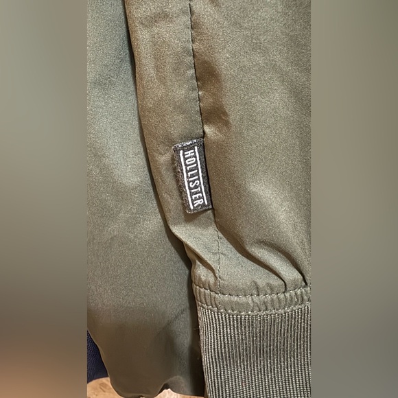 Hollister Men's Olive Bomber Jacket - Picture 4 of 4
